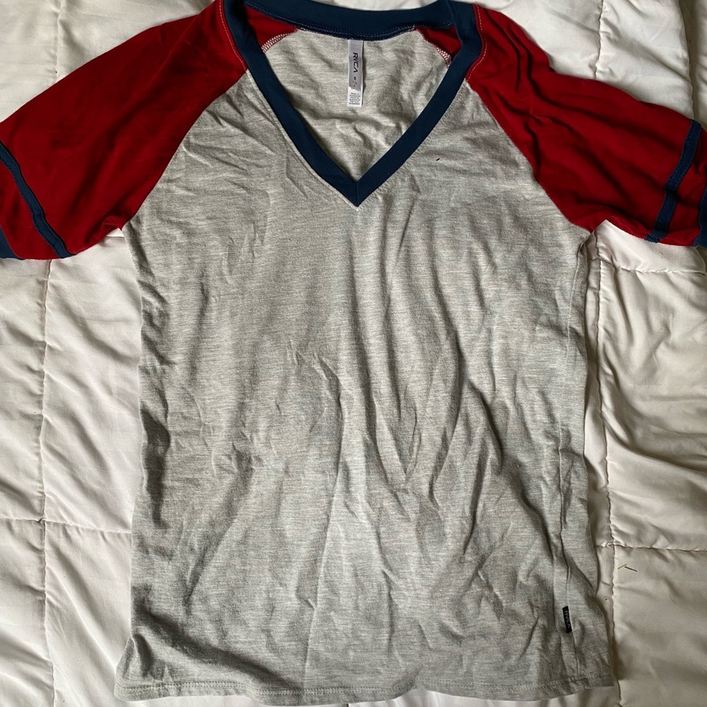 V neck tee